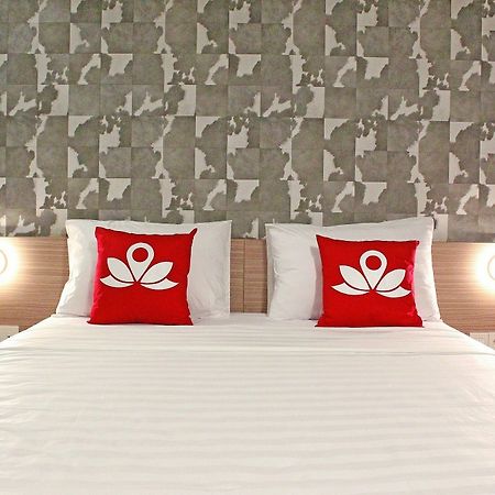 Zen Premium Sampoerna Strategic Square Hotell Jakarta Exteriör bild