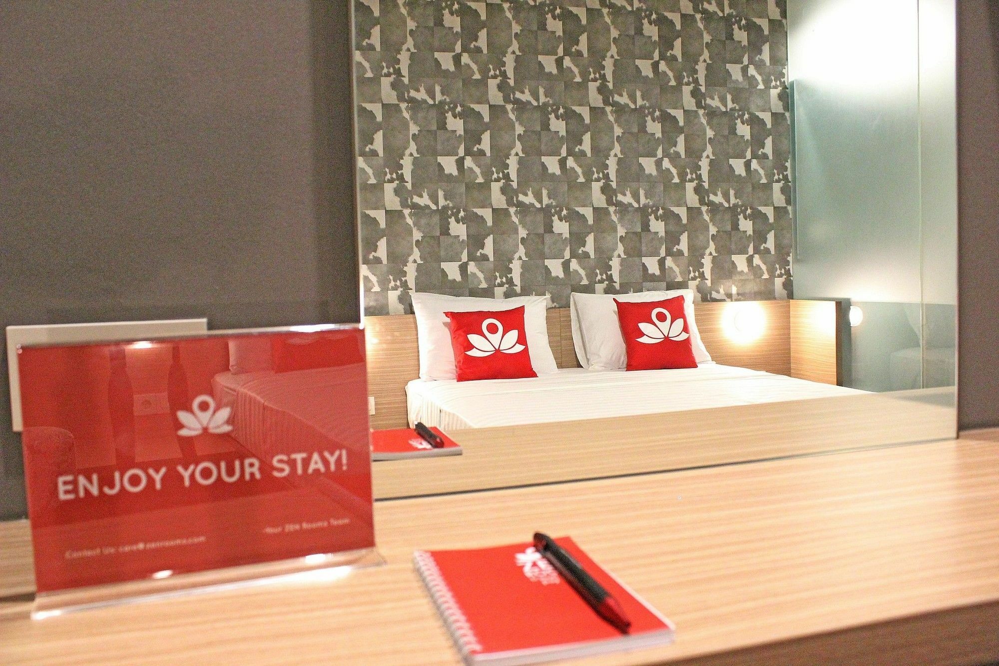 Zen Premium Sampoerna Strategic Square Hotell Jakarta Exteriör bild