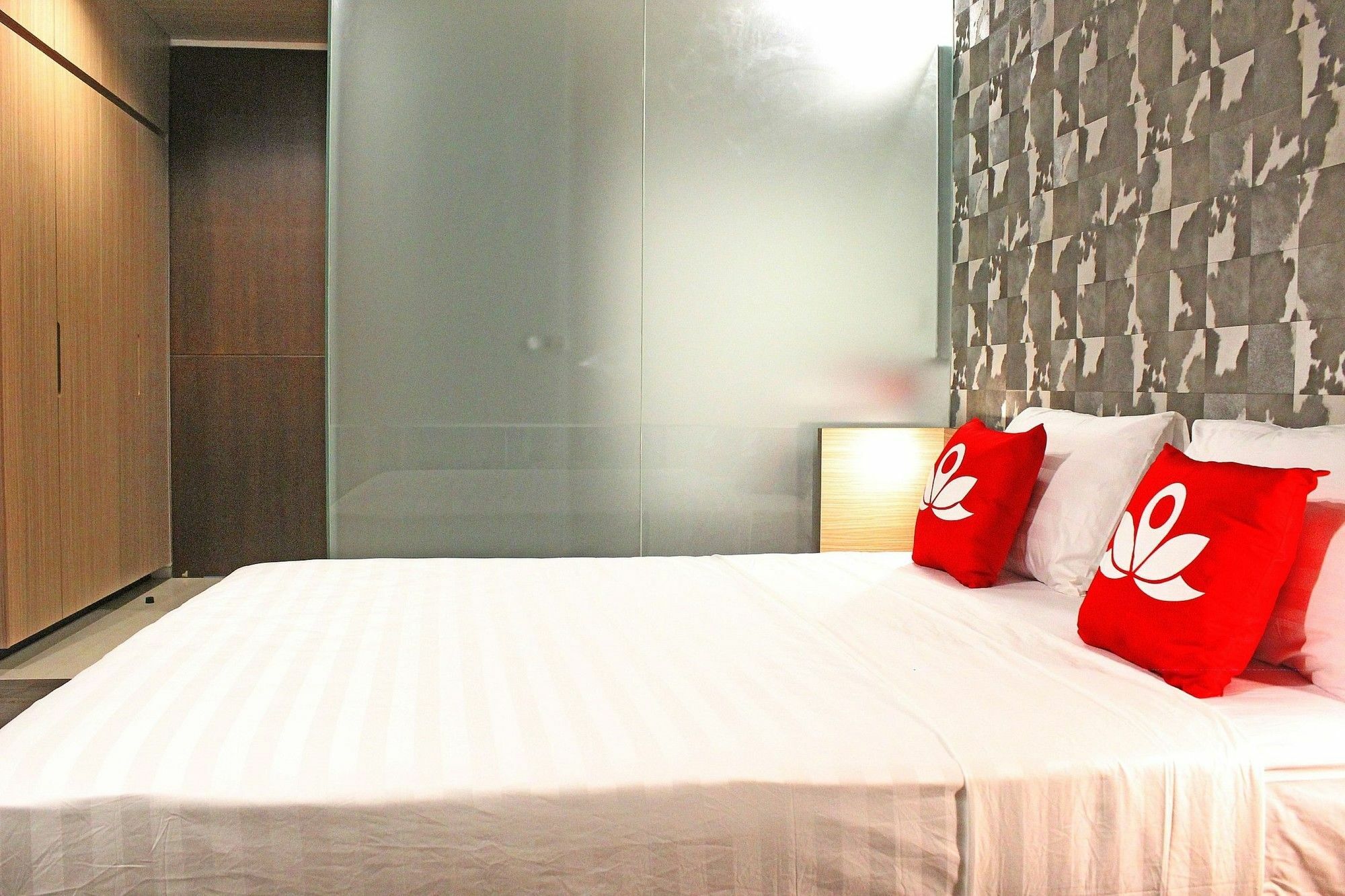Zen Premium Sampoerna Strategic Square Hotell Jakarta Exteriör bild