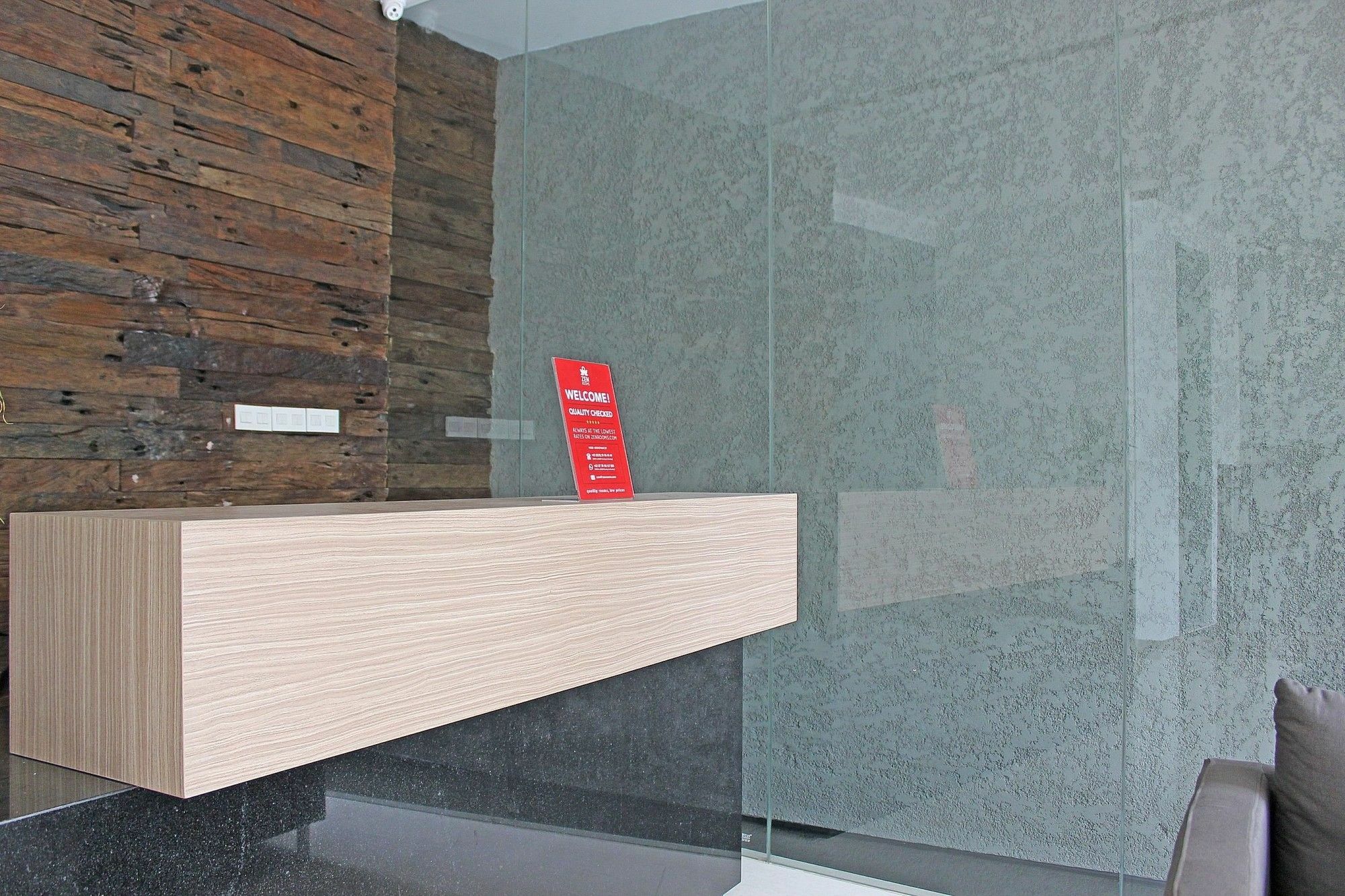 Zen Premium Sampoerna Strategic Square Hotell Jakarta Exteriör bild