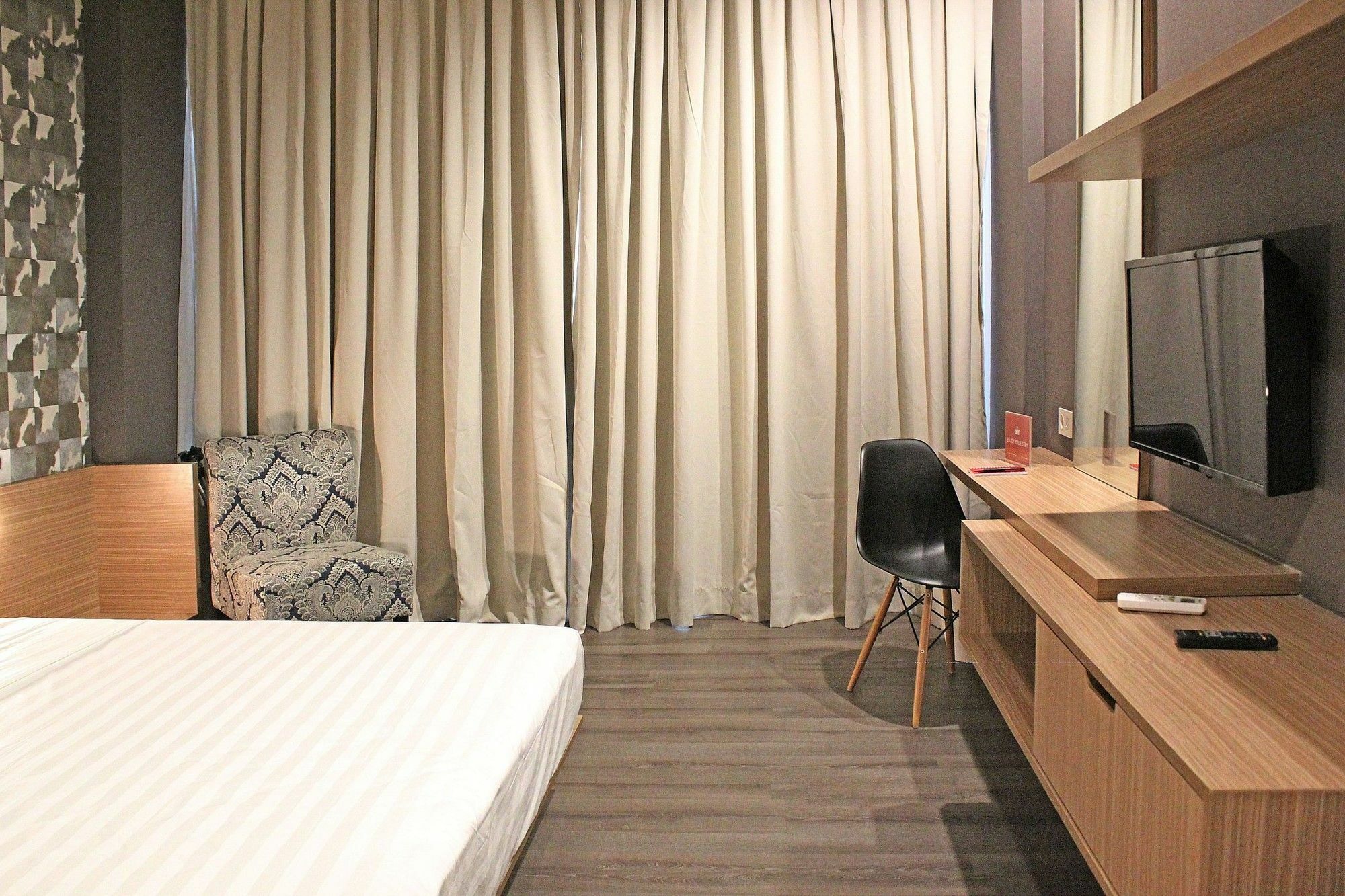 Zen Premium Sampoerna Strategic Square Hotell Jakarta Exteriör bild