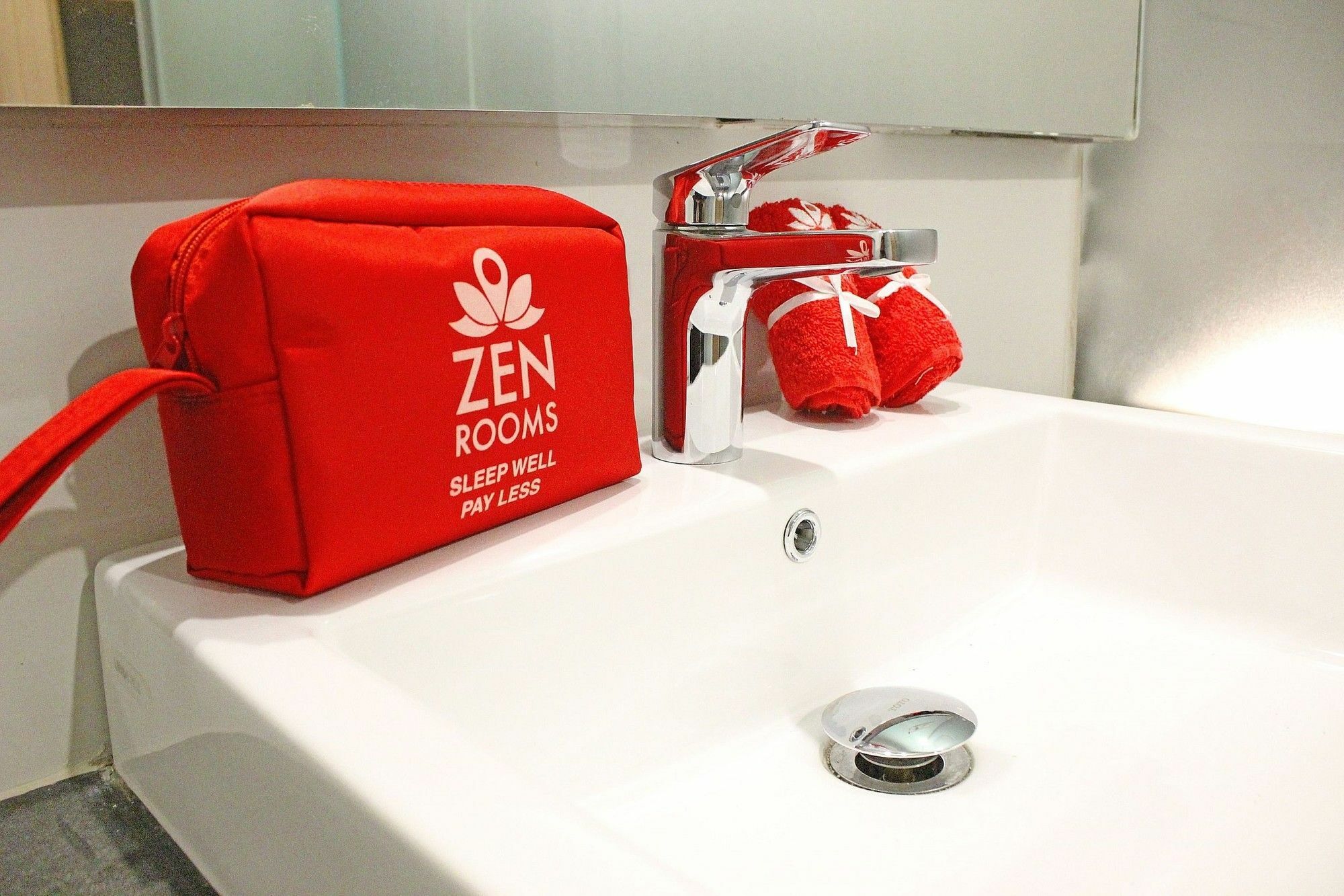 Zen Premium Sampoerna Strategic Square Hotell Jakarta Exteriör bild