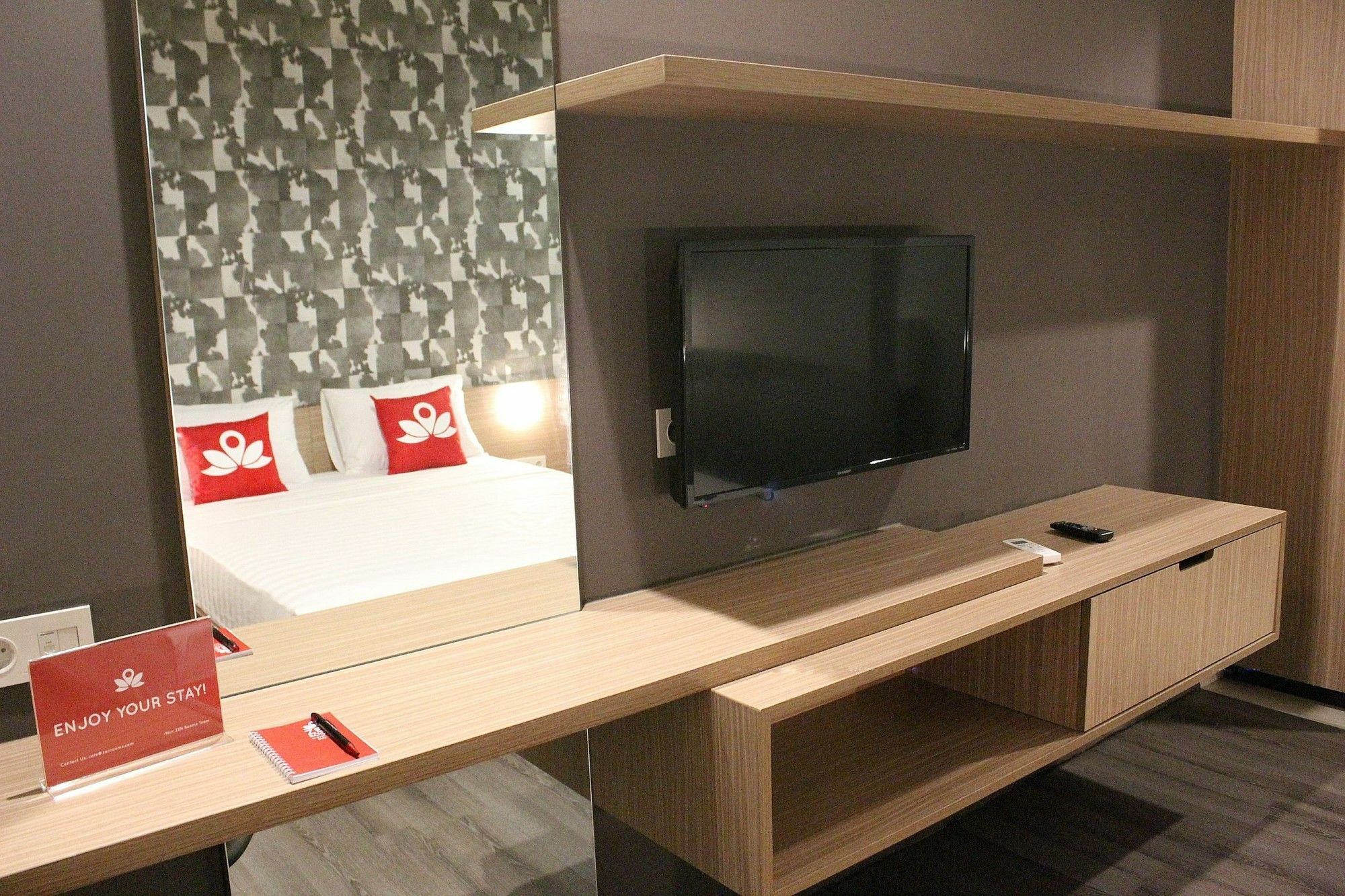 Zen Premium Sampoerna Strategic Square Hotell Jakarta Exteriör bild